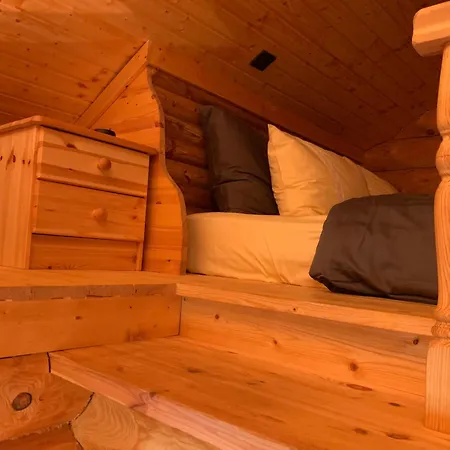 Russet & Rowanberry - Rowanberry Retreat Kriilevälja