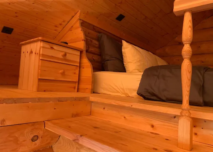 Russet & Rowanberry - Rowanberry Retreat Kriilevälja